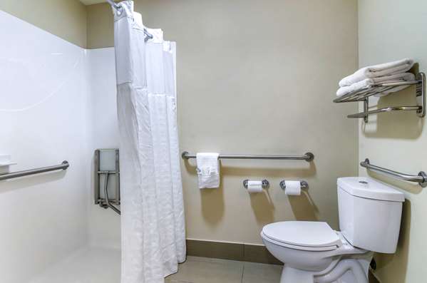  - Comfort Inn Ottawa - I-35, Exit 183