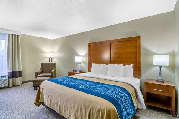  - Comfort Inn Ottawa - I-35, Exit 183