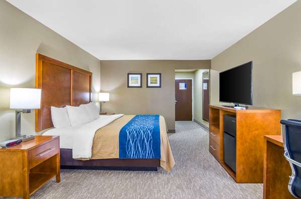  - Comfort Inn Ottawa - I-35, Exit 183