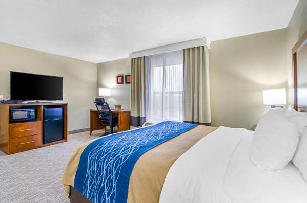 - Comfort Inn Ottawa - I-35, Exit 183