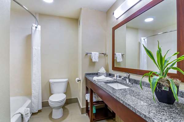  - Comfort Inn Ottawa - I-35, Exit 183