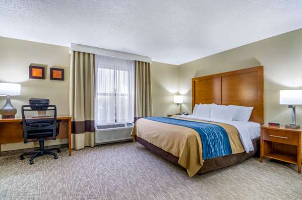  - Comfort Inn Ottawa - I-35, Exit 183