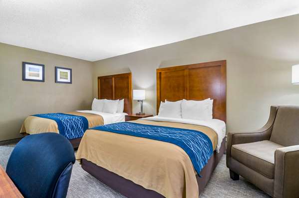  - Comfort Inn Ottawa - I-35, Exit 183