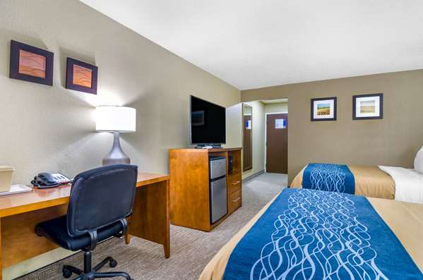  - Comfort Inn Ottawa - I-35, Exit 183