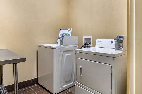 Amenities - Comfort Inn Ottawa - I-35, Exit 183