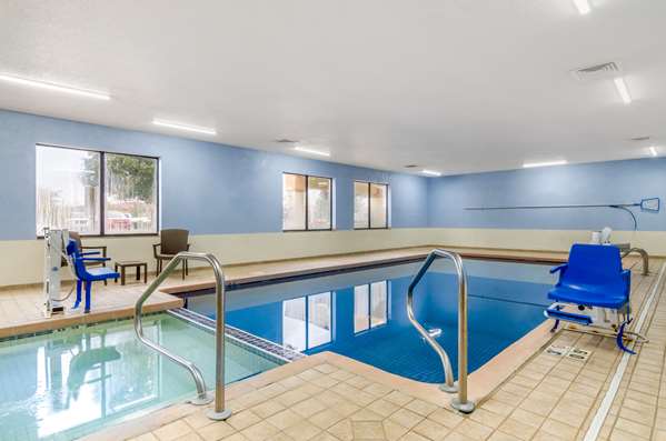 Pool - Comfort Inn Ottawa - I-35, Exit 183