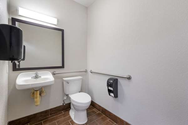  - Sleep Inn & Suites Hays - I-70, Exit 159