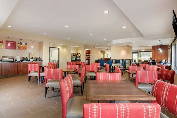 Amenities - Comfort Suites Kansas City - I-435, Exit 15