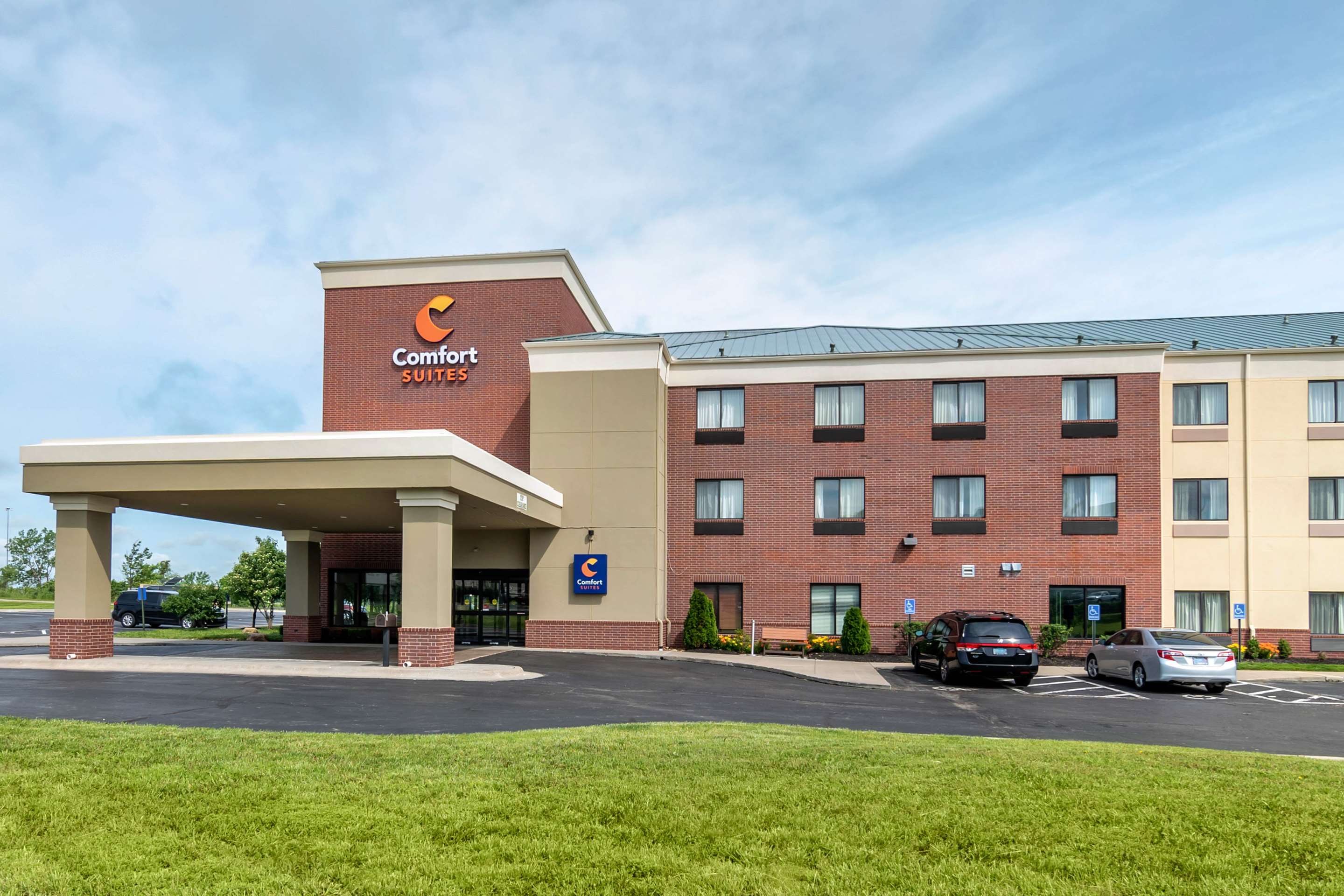 Hotel exterior | Comfort Suites Speedway - Kansas City
