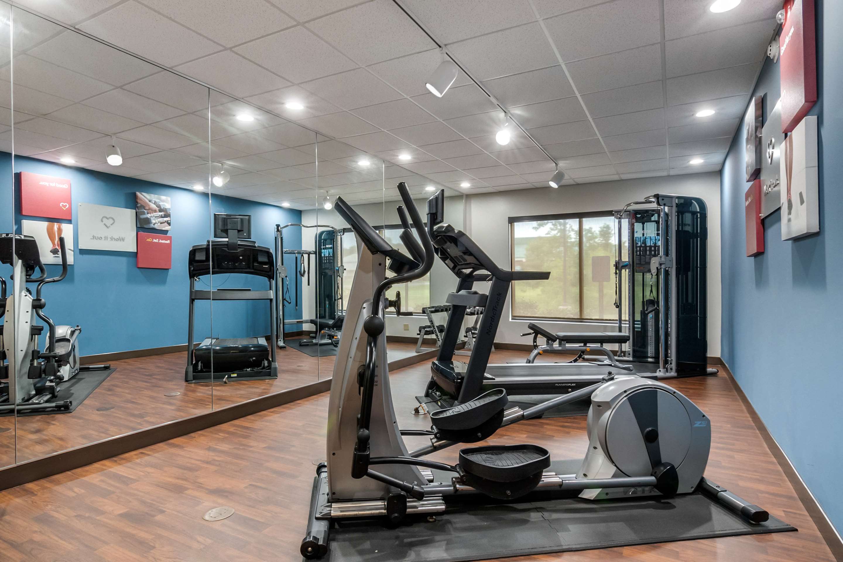 Fitness center | Comfort Suites Speedway - Kansas City