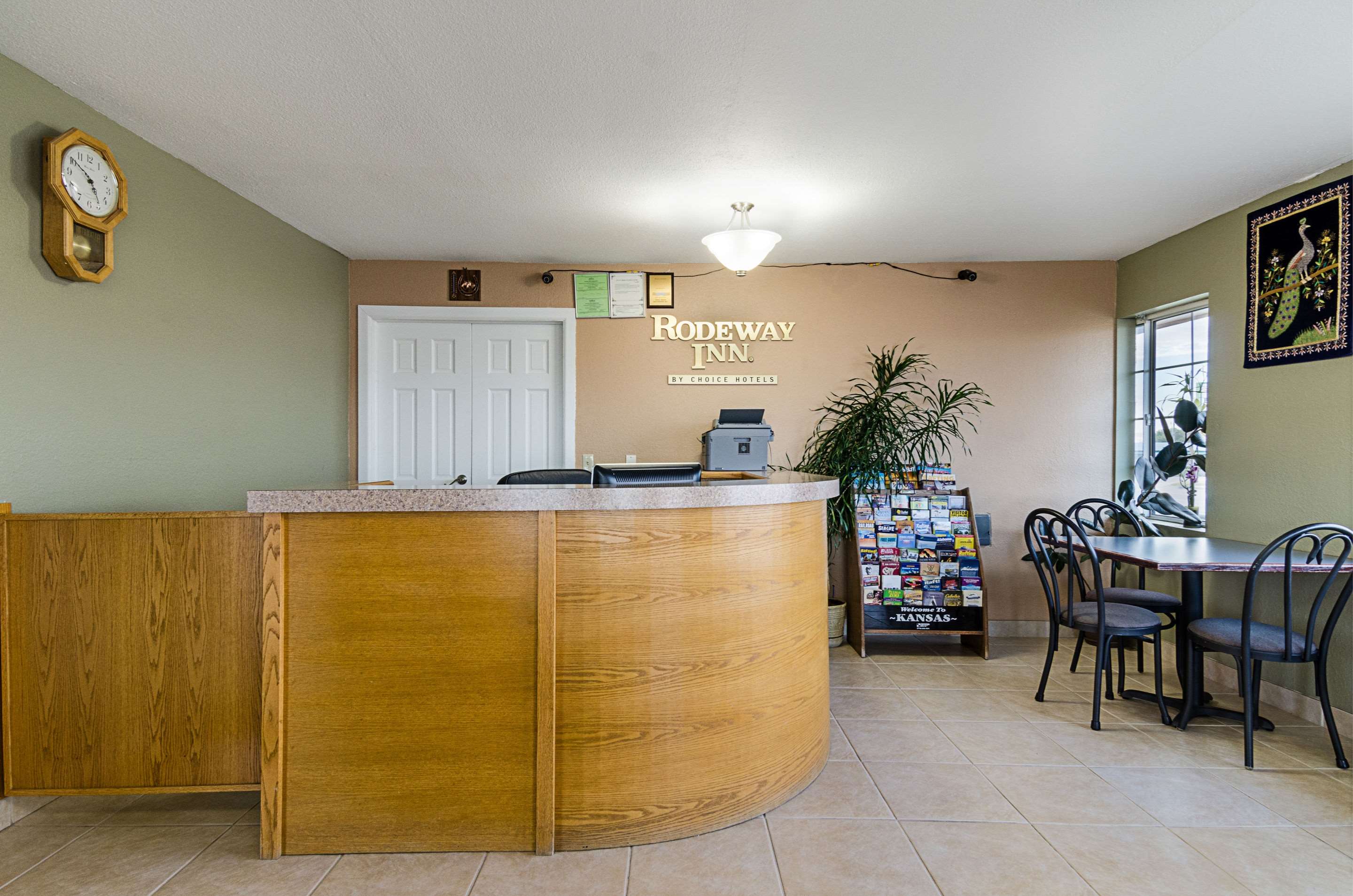 Front desk | Rodeway Inn