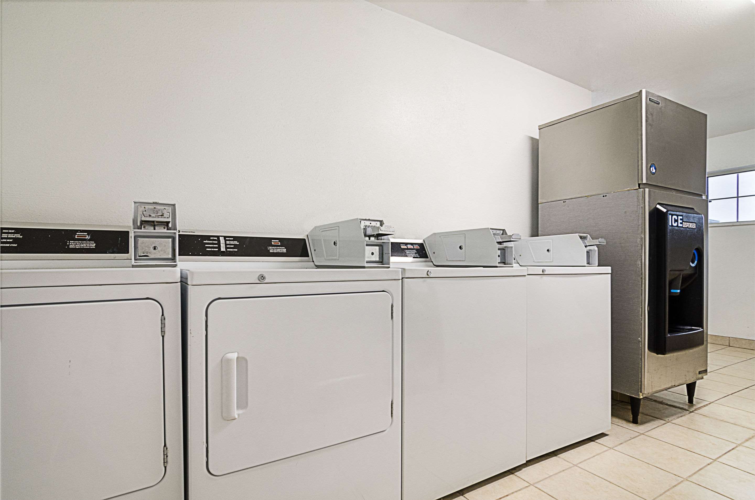 Guest laundry facilities | Rodeway Inn