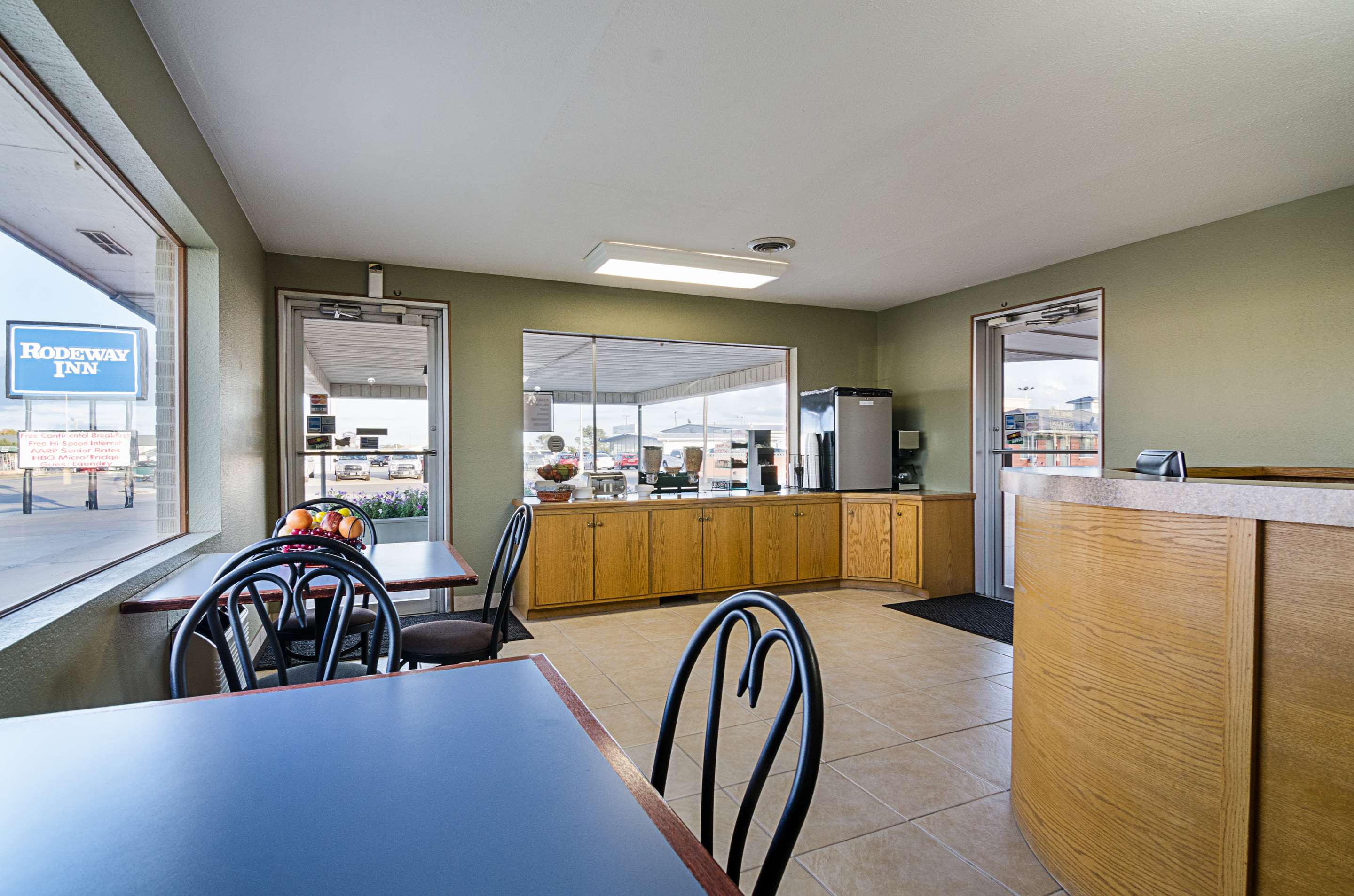 Spacious lobby with sitting area | Rodeway Inn
