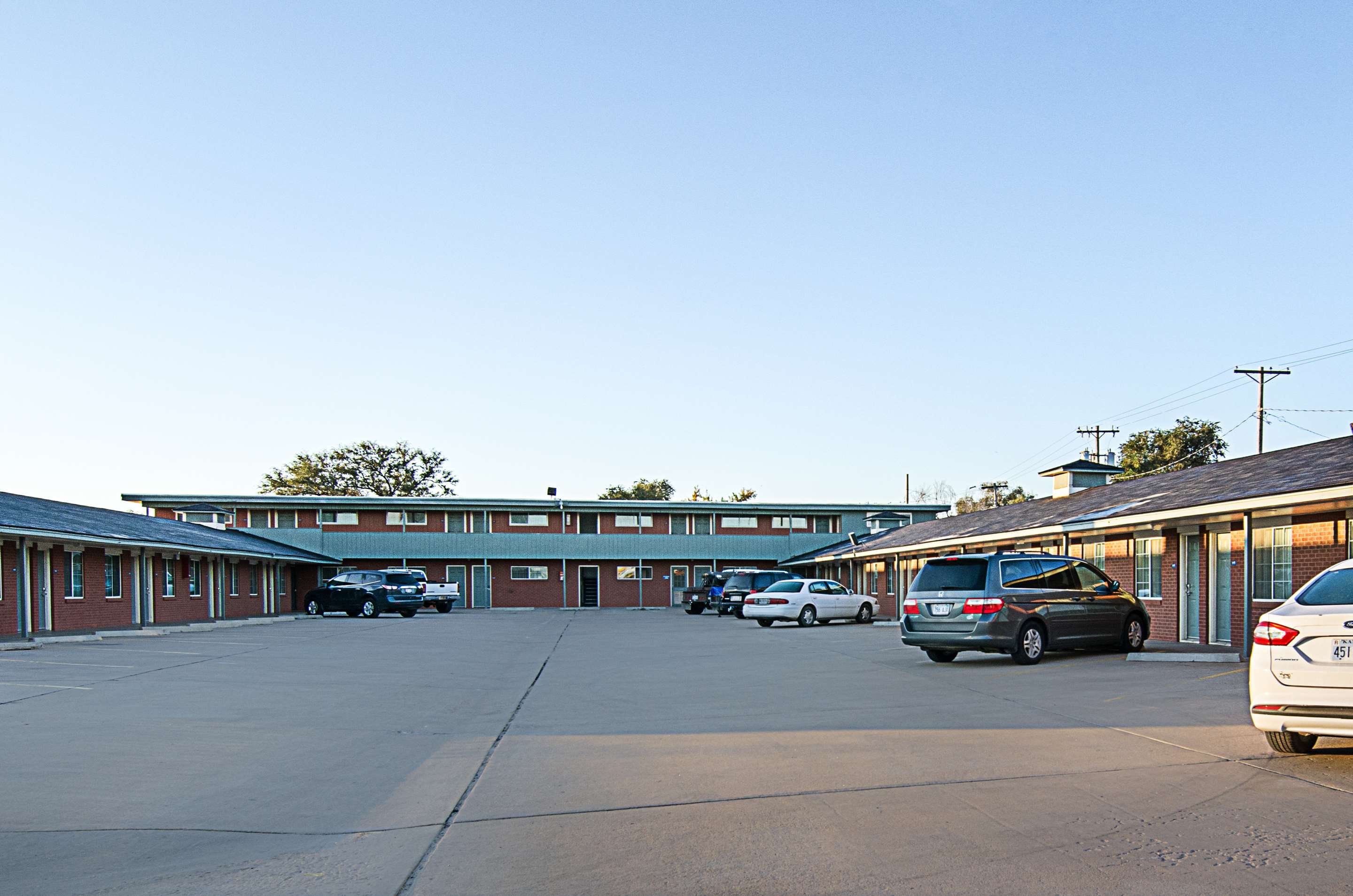 Hotel exterior | Rodeway Inn