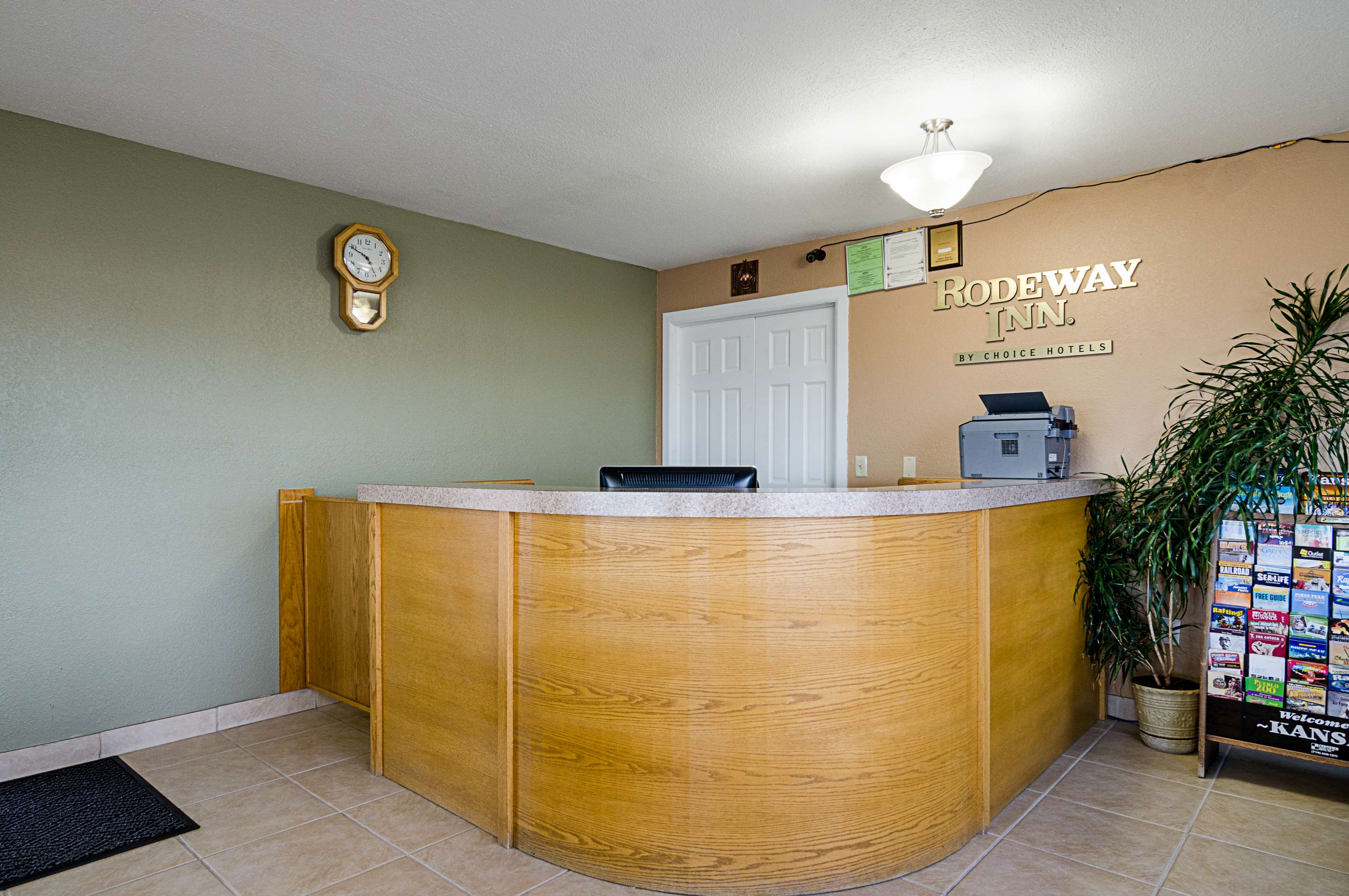 Hotel lobby | Rodeway Inn