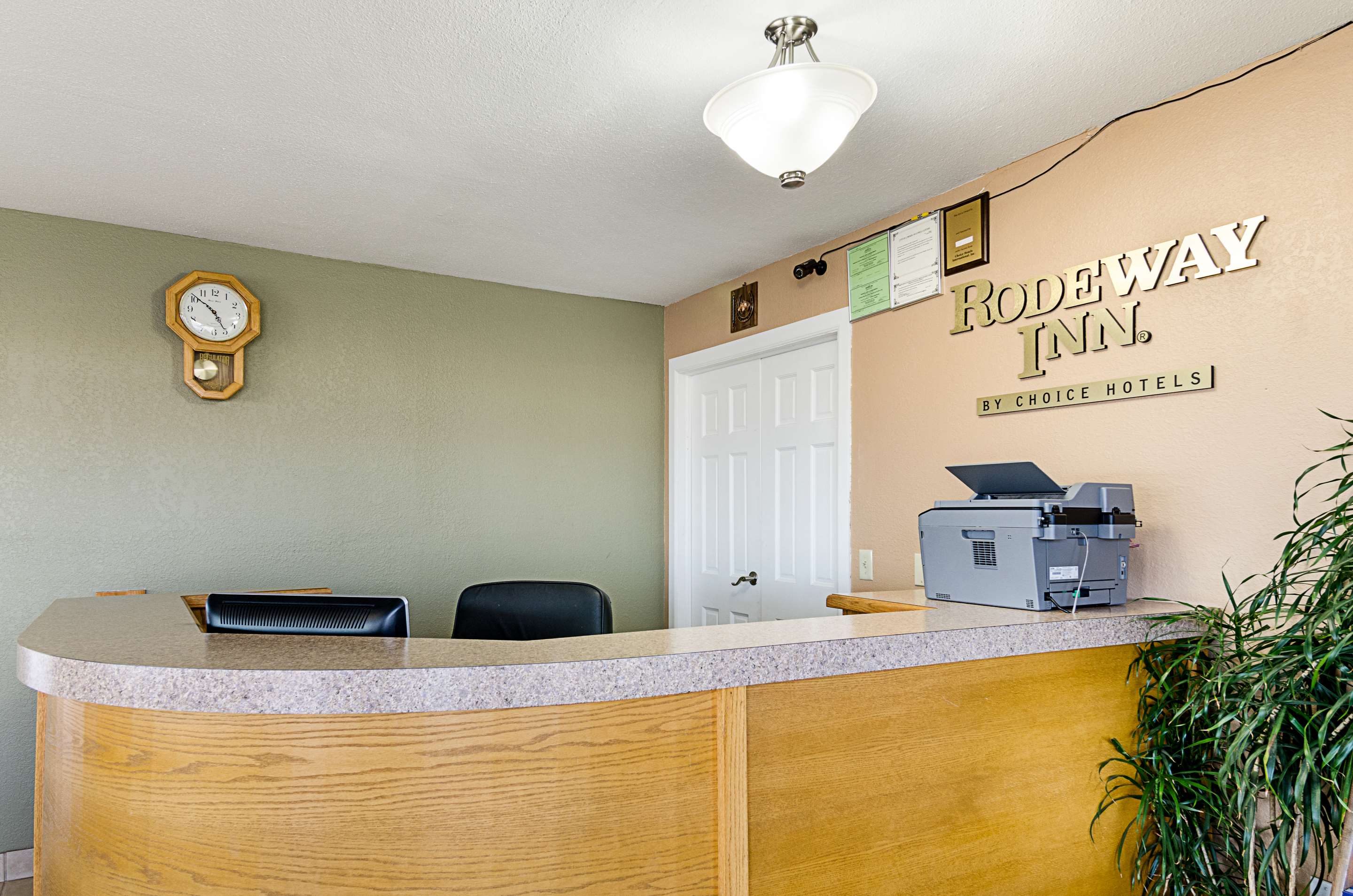 Front desk with friendly staff | Rodeway Inn