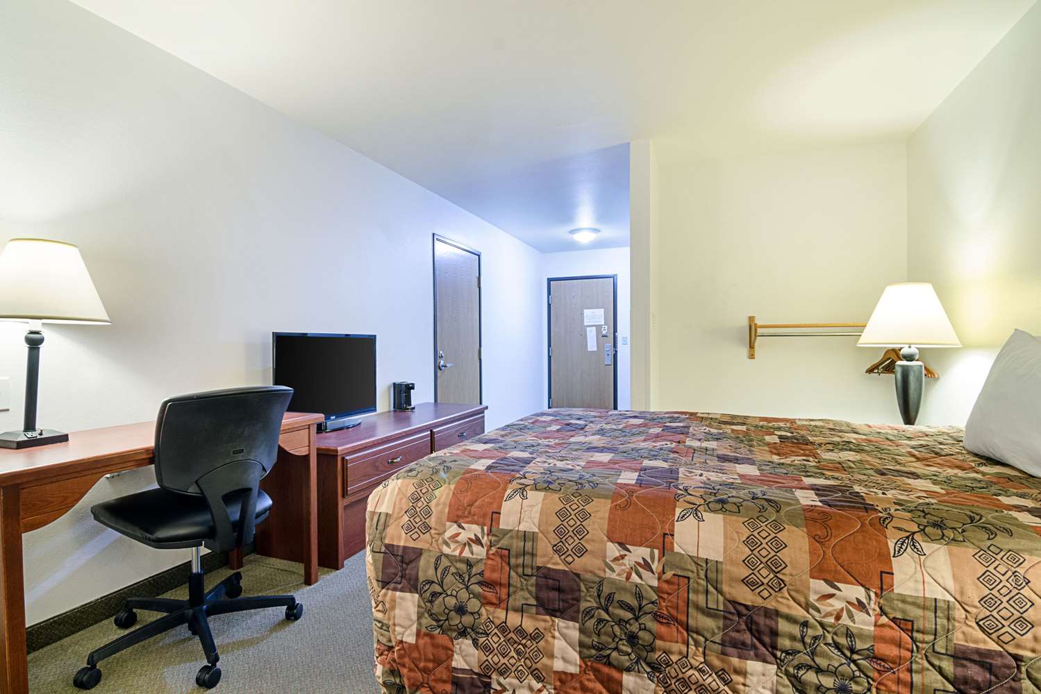 Rodeway Inn Larned, KS See Discounts