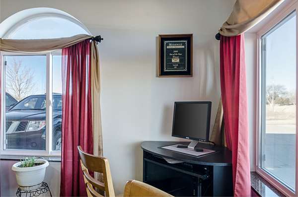 Conference Area - Rodeway Inn Larned