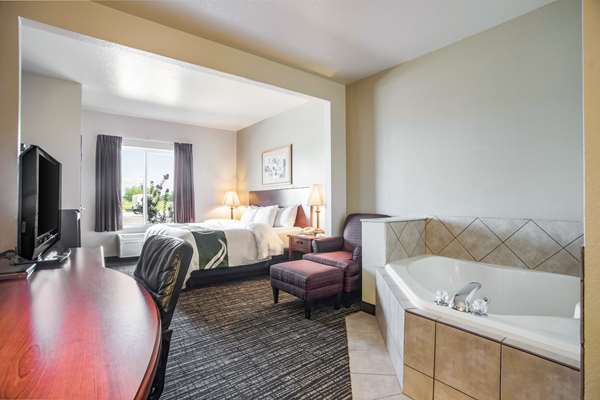 Suite - Quality Inn Parsons
