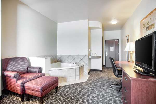 Suite - Quality Inn Parsons