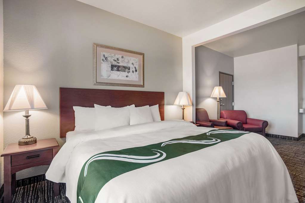 QUALITY INN PARSONS NORTH-guestroom-Guest Room,On-Site.jpg