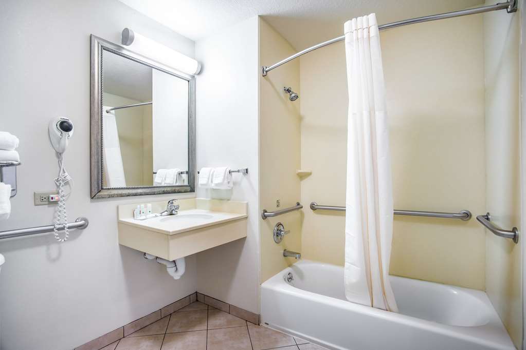 QUALITY INN PARSONS NORTH-guestroom-Guest Room,Bathroom,On-Site.jpg