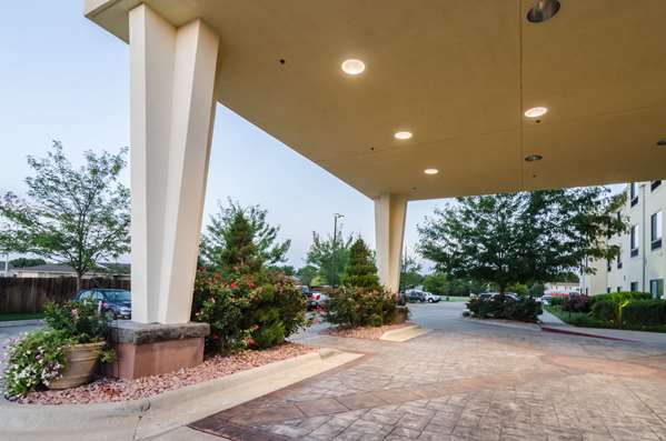 Exterior view - Comfort Suites Salina