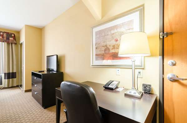 Suite - Comfort Suites Salina