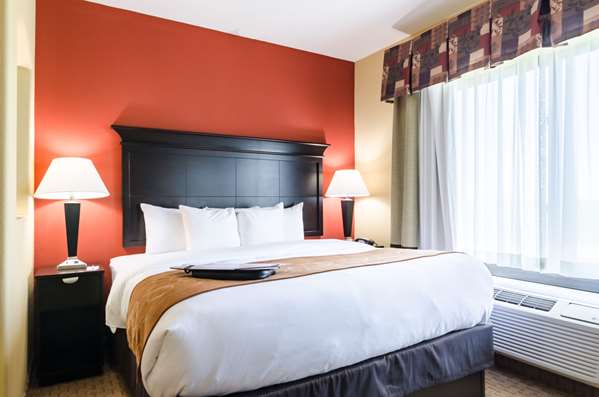 Suite - Comfort Suites Salina