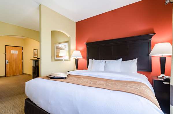 Suite - Comfort Suites Salina