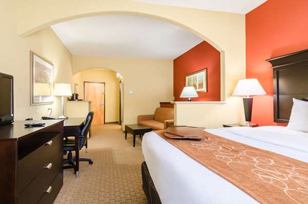 Suite - Comfort Suites Salina