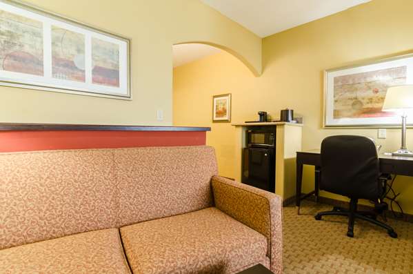 Suite - Comfort Suites Salina