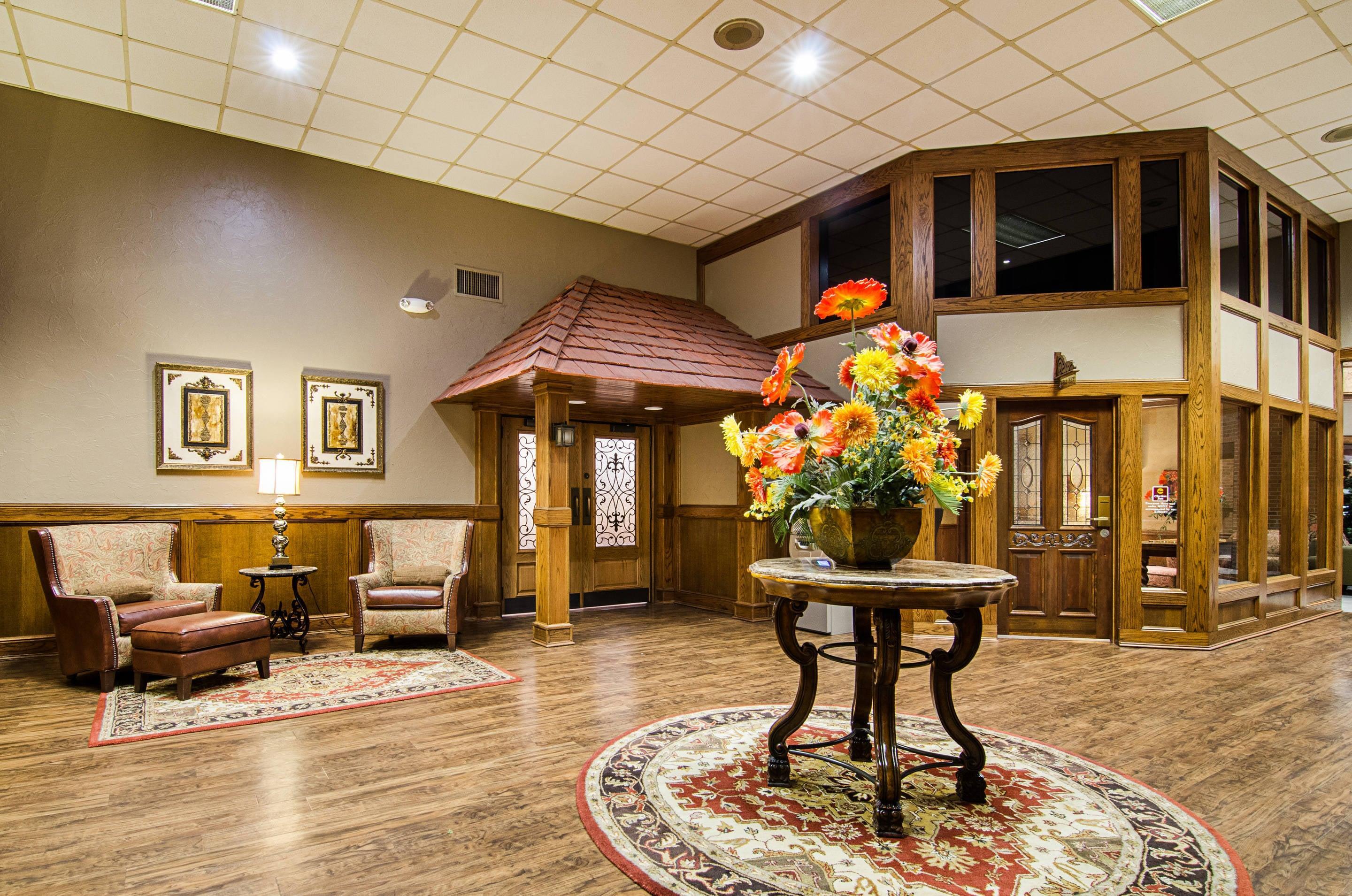 Hotel lobby | Clarion Inn
