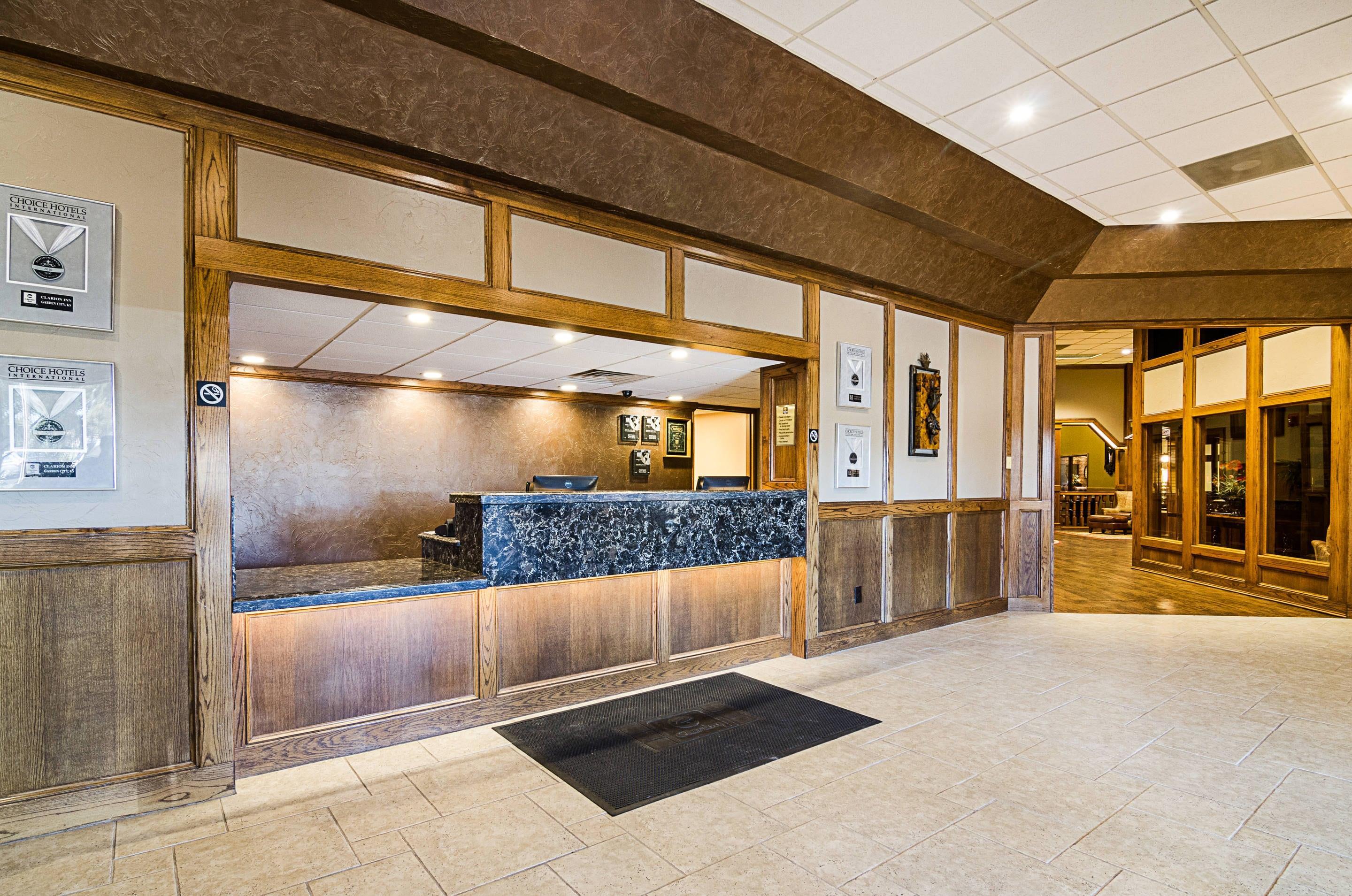 Front desk | Clarion Inn
