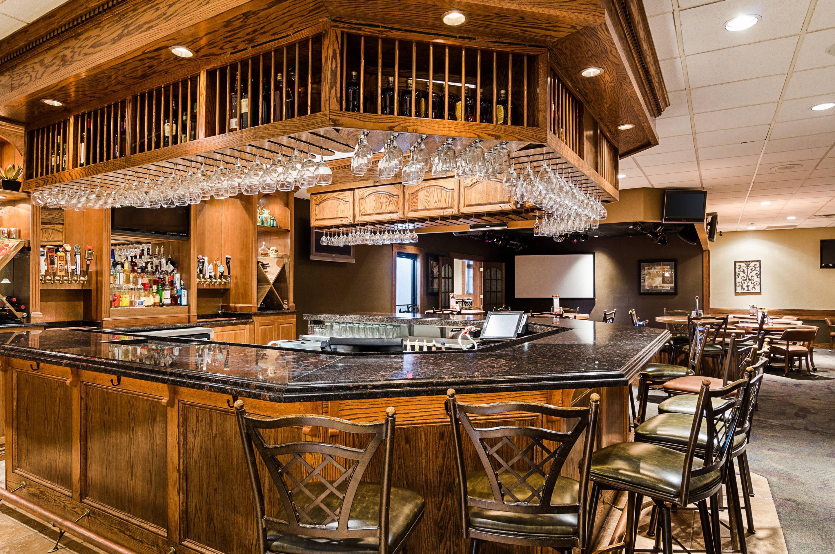 Cocktail lounge | Clarion Inn