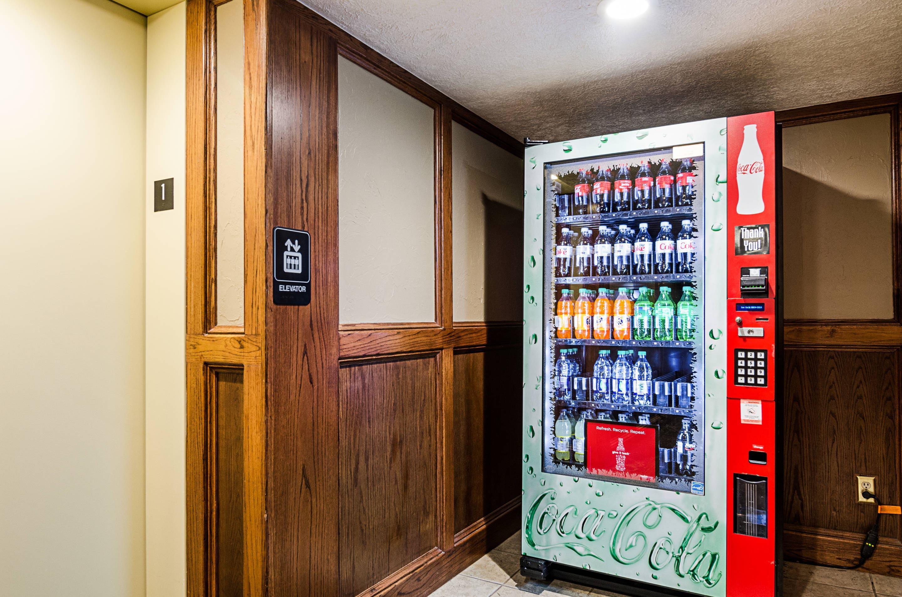 Hotel vending area | Clarion Inn