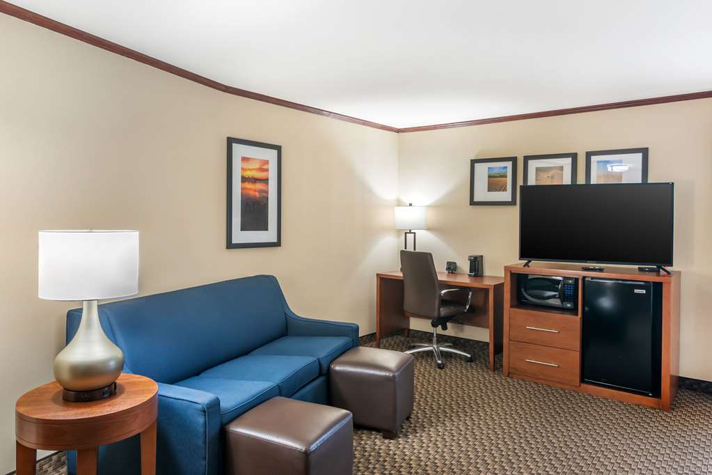 COMFORT SUITES MANHATTAN-guestroom-Guest Room,Suite,On-Site.jpg