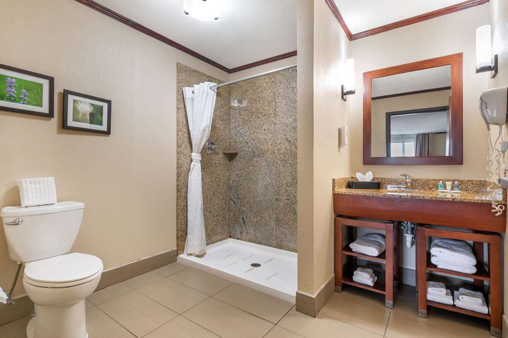 COMFORT SUITES MANHATTAN-guestroom-Guest Room,Bathroom,On-Site.jpg