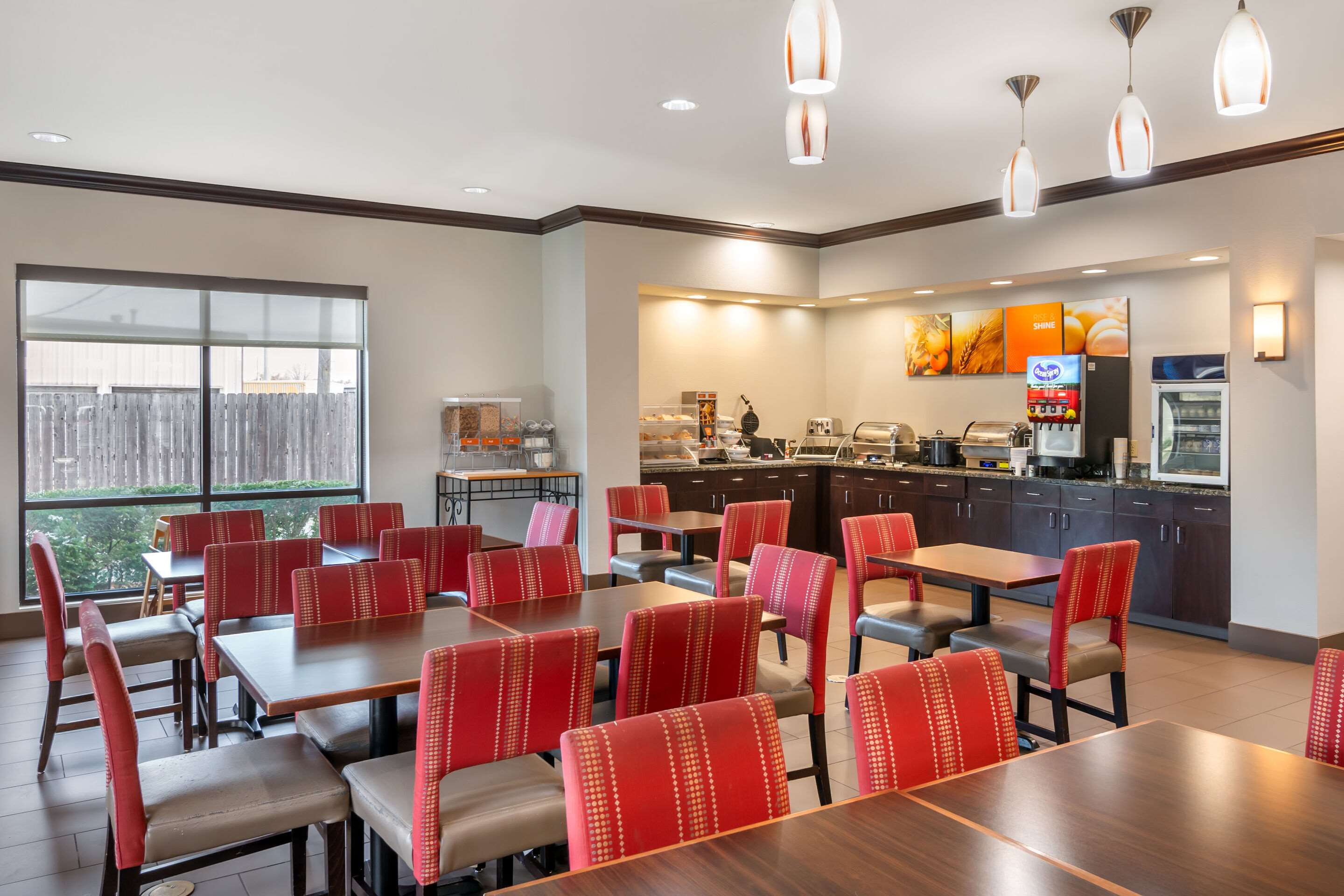 Enjoy breakfast in this seating area | Comfort Suites Manhattan
