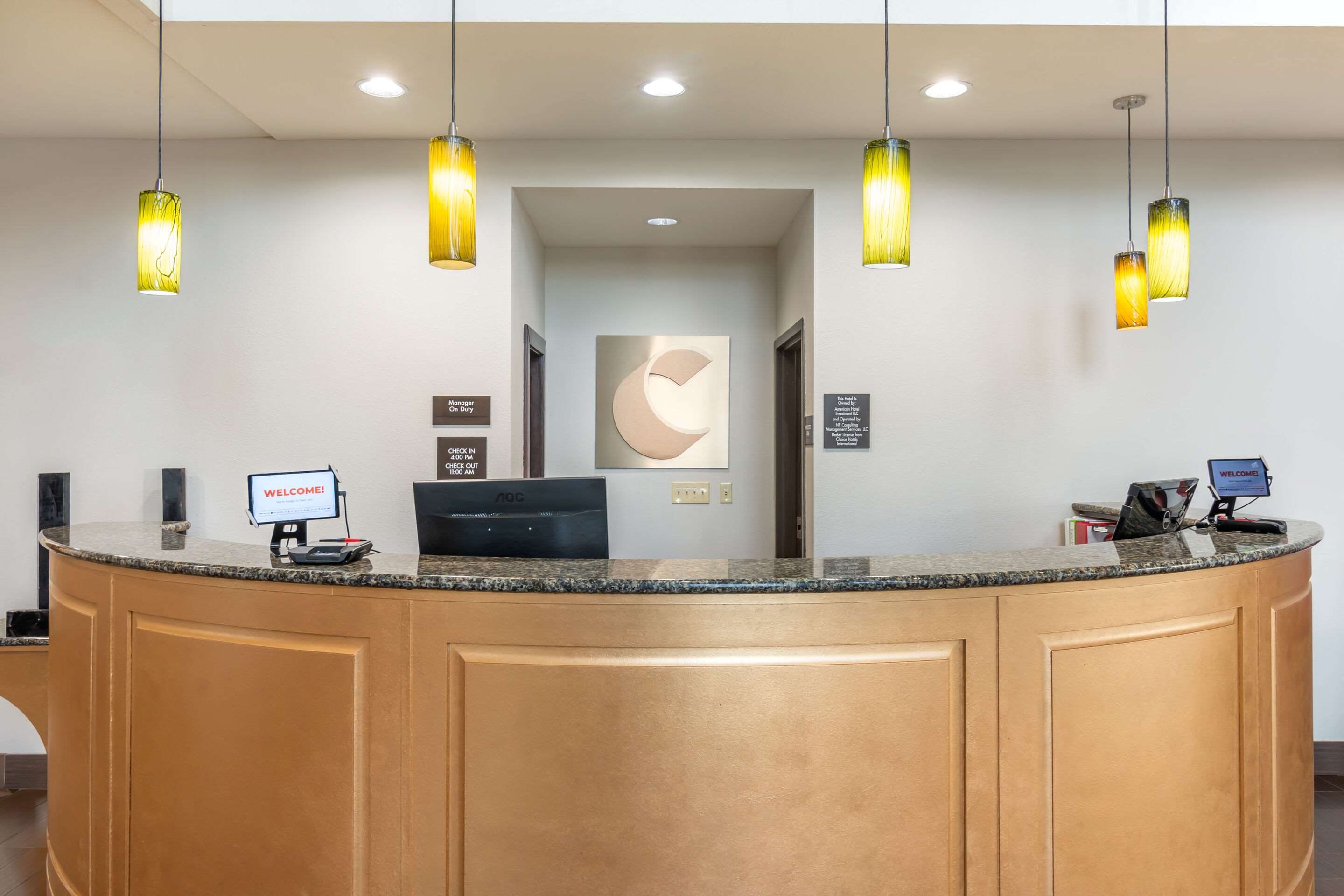Front desk | Comfort Suites Manhattan