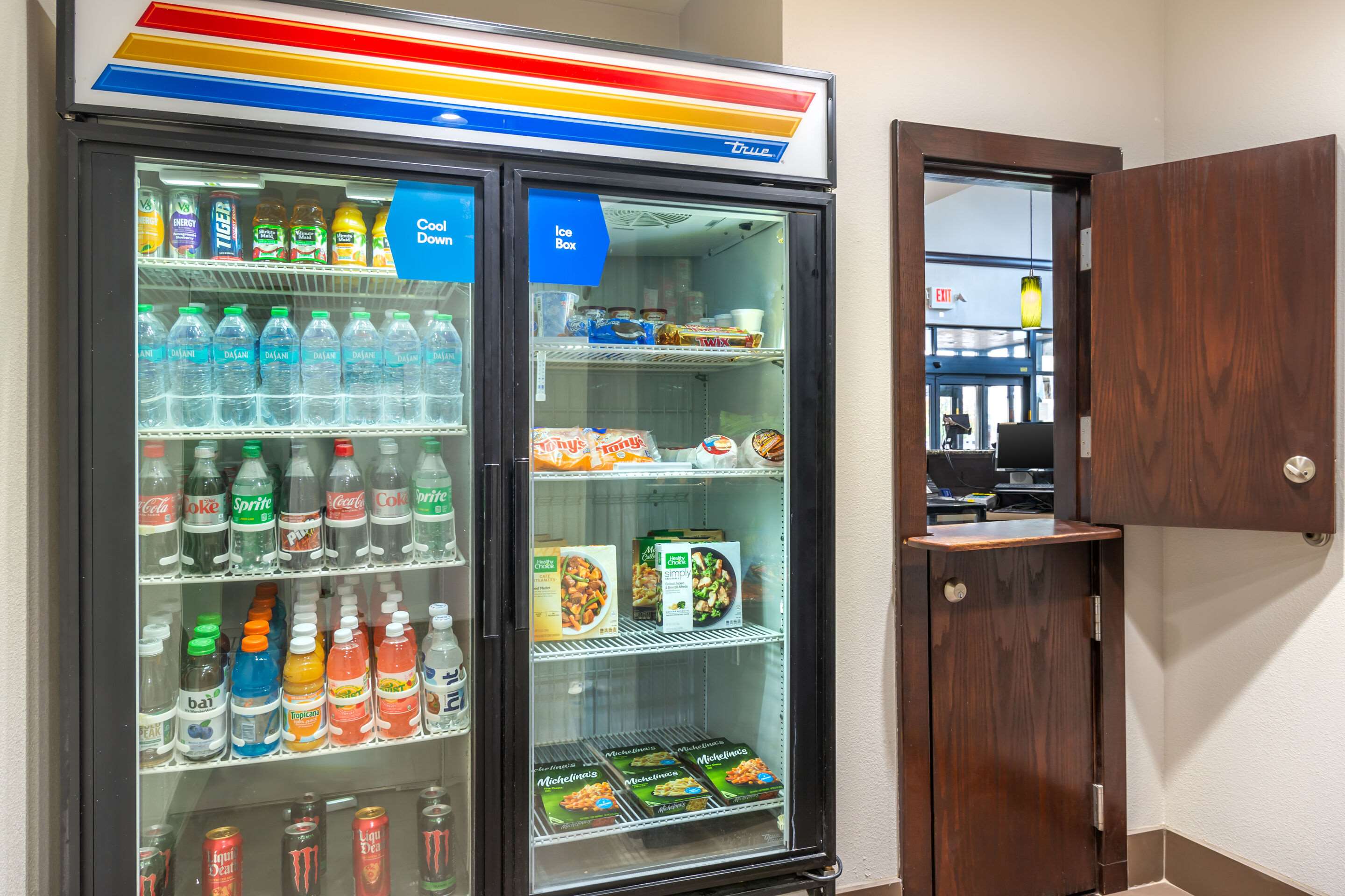 Hotel marketplace | Comfort Suites Manhattan