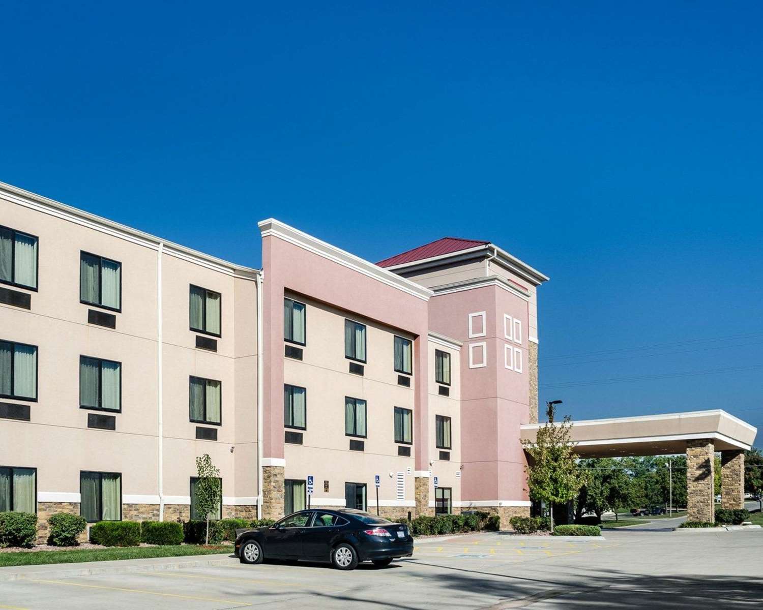 Comfort Suites Topeka, KS See Discounts