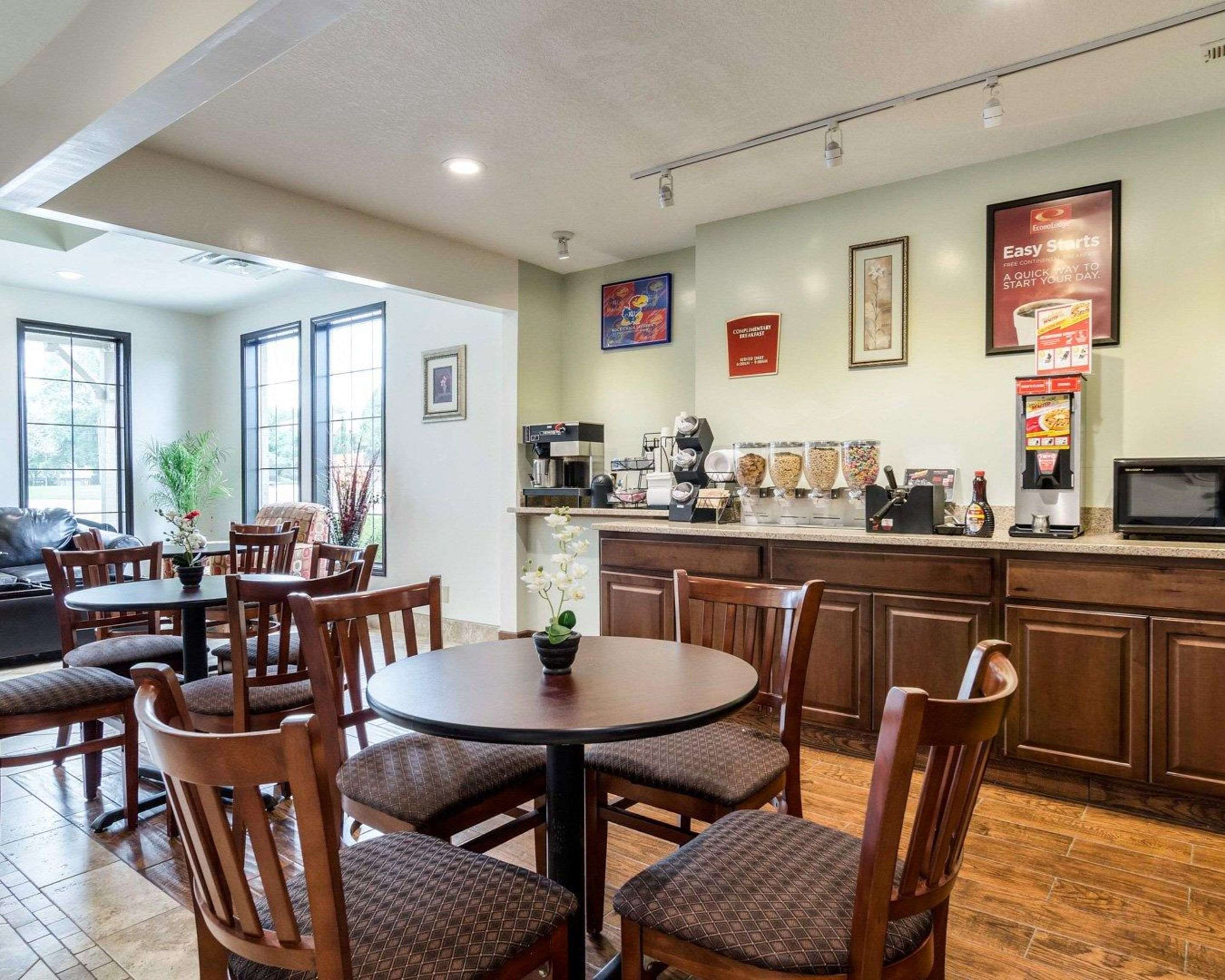 Breakfast area in the lobby