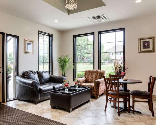  - Econo Lodge Lawrence