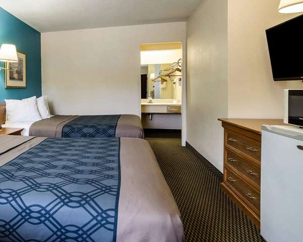  - Econo Lodge Lawrence