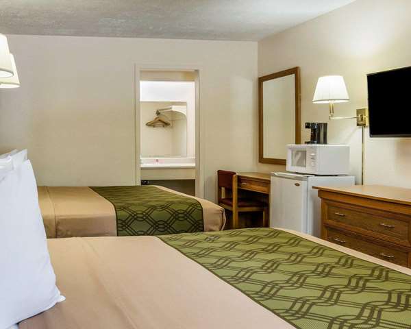  - Econo Lodge Lawrence