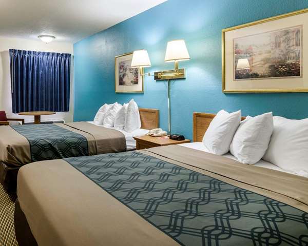  - Econo Lodge Lawrence