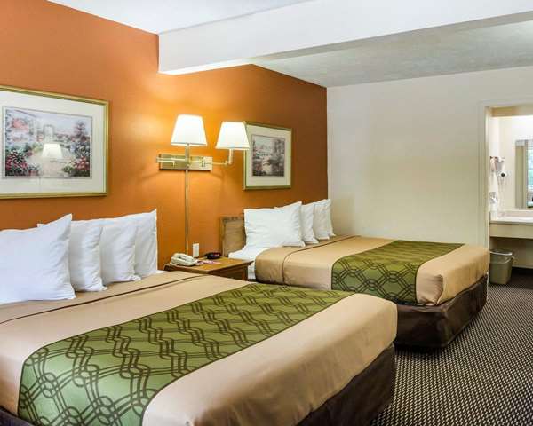  - Econo Lodge Lawrence