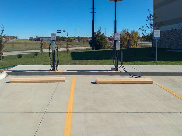  - Comfort Inn & Suites Newton - I-135, Exit 31