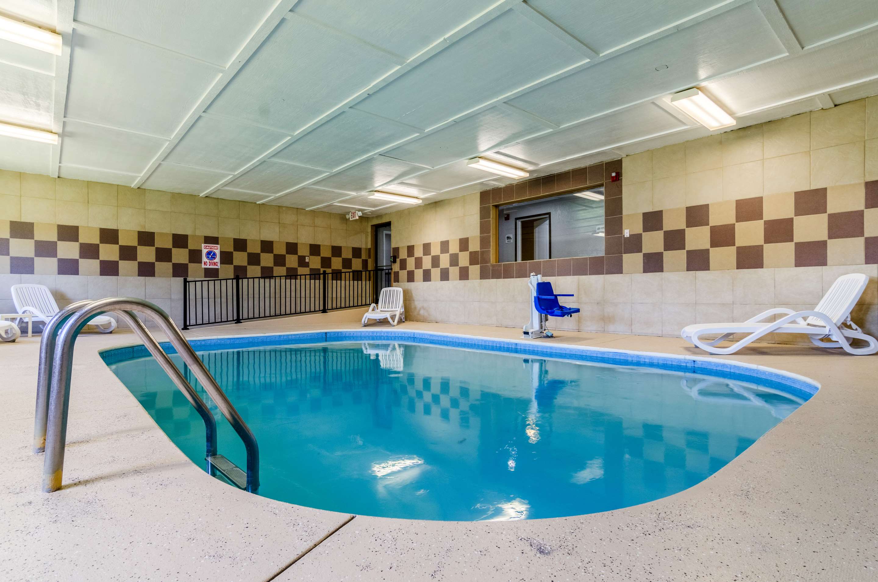 Indoor pool | Quality Inn Great Bend